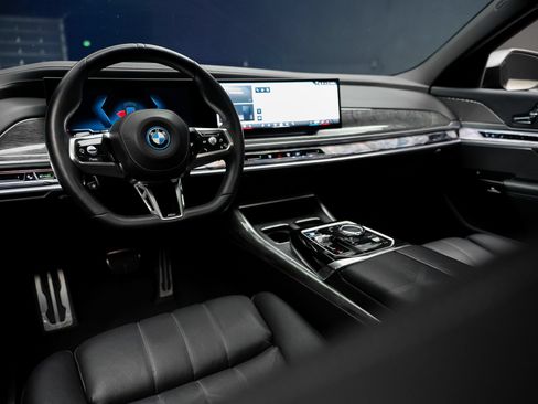 Used 2024 BMW i7 eDrive50 w/ M Sport Package RWD image 3