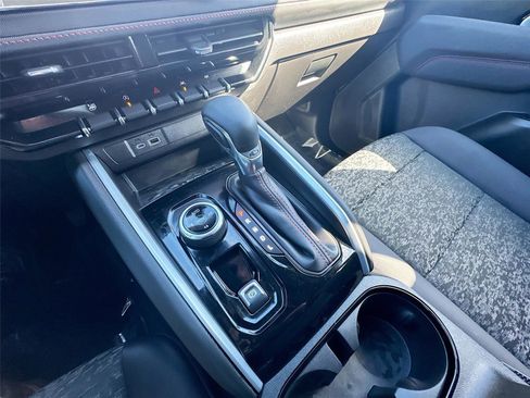 Used 2025 Chevrolet Colorado Z71 w/ Midnight Edition image 16