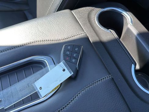 Used 2023 GMC Yukon XL Denali image 13