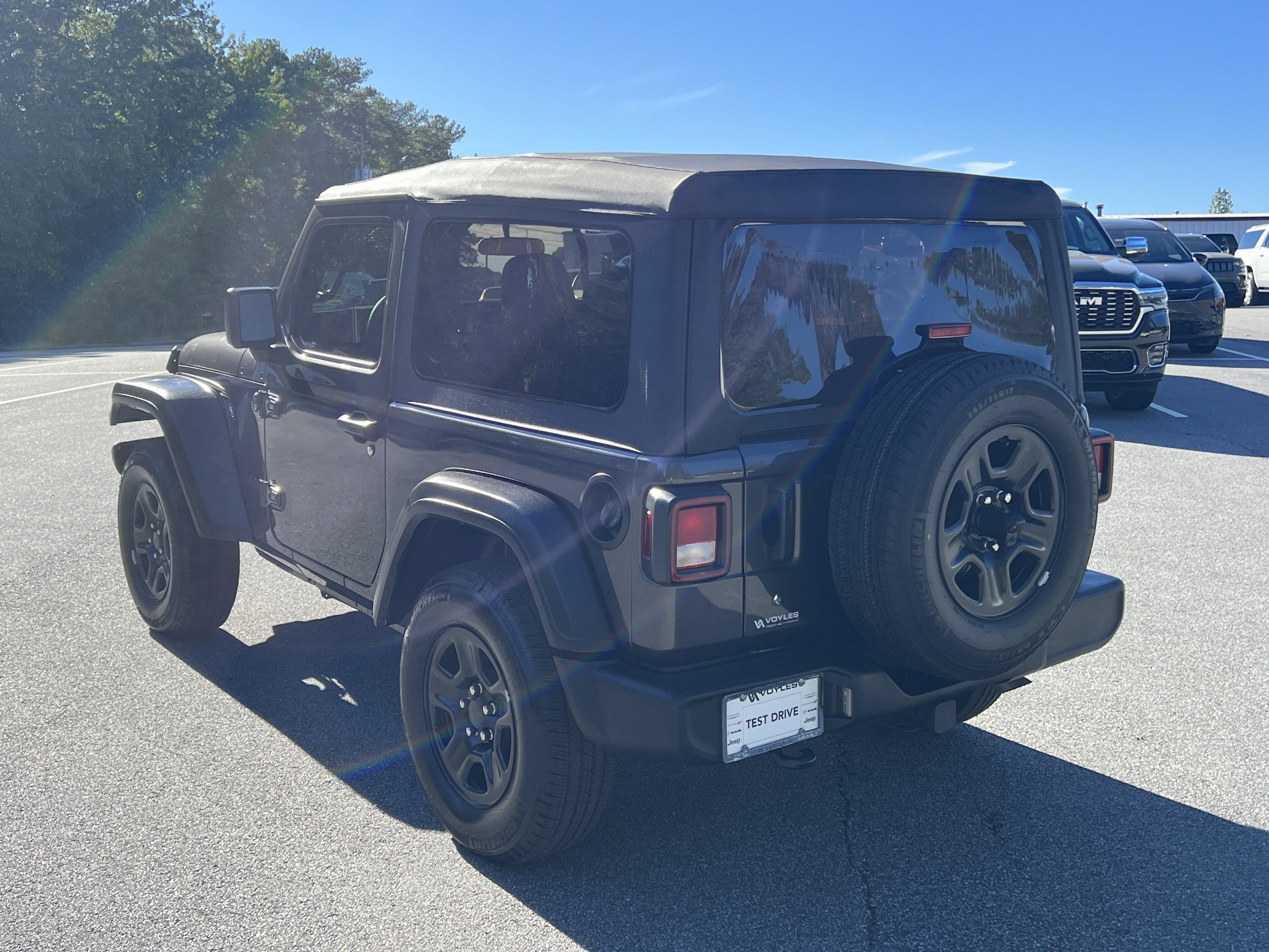Used 2022 Jeep Wrangler Sport AWD/4WD image 6