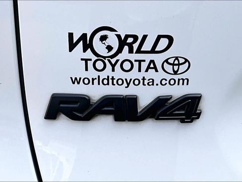 Used 2021 Toyota RAV4 XLE w/ Convenience Package FWD image 30