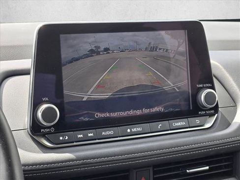 Used 2025 Nissan Rogue SV FWD image 12