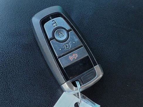 Used 2020 Ford Explorer XLT image 37