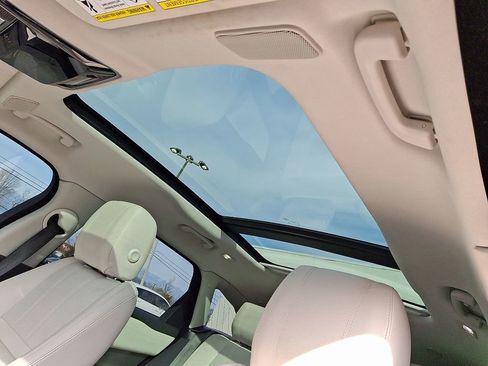 Used 2021 Land Rover Range Rover Velar S image 14