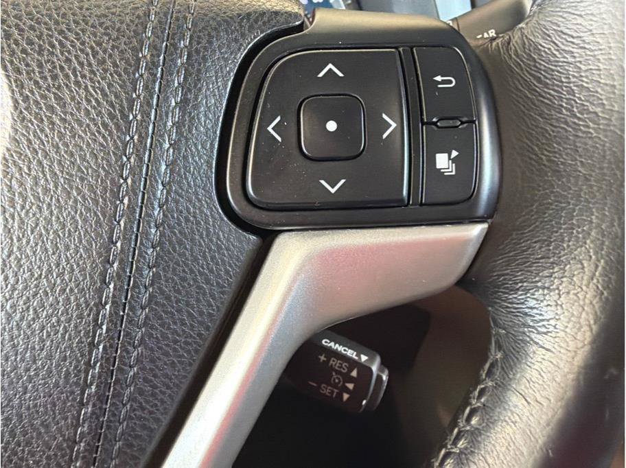 Used 2017 Toyota Sienna XLE w/ XLE Navigation Package FWD image 19