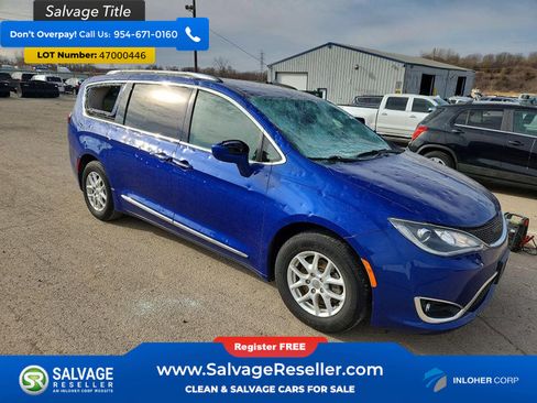 Used 2020 Chrysler Pacifica Touring-L image 5