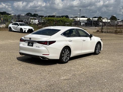 Used 2019 Lexus ES 350 w/ Accessory Package 2 FWD image 3