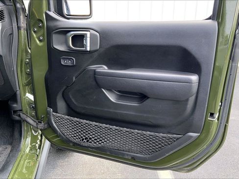Used 2022 Jeep Wrangler Sport AWD/4WD image 16
