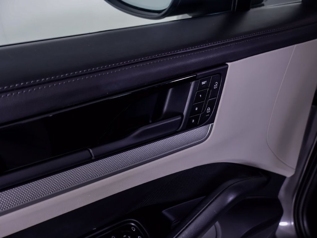 Certified 2024 Porsche Cayenne Coupe AWD/4WD image 27