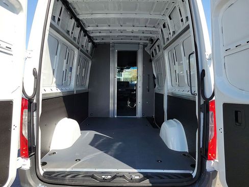 Used 2025 Mercedes-Benz Sprinter 2500 image 12