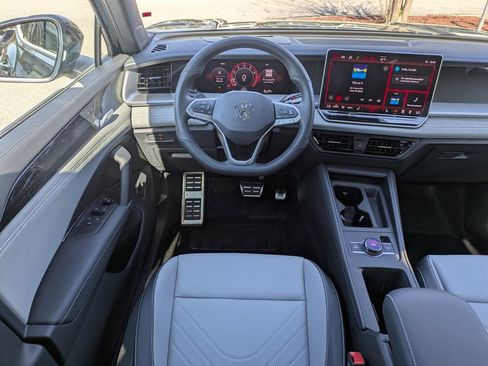 New 2026 Volkswagen Tiguan SE R-Line FWD image 19