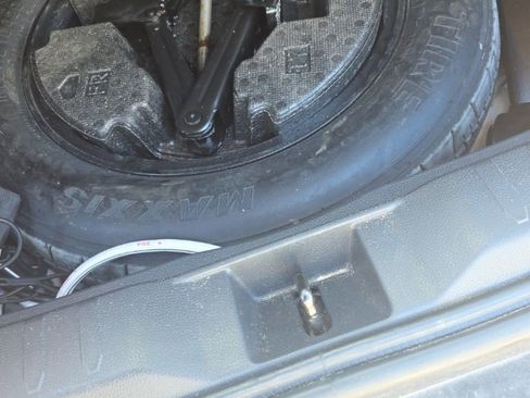 Used 2023 Toyota RAV4 SE image 5