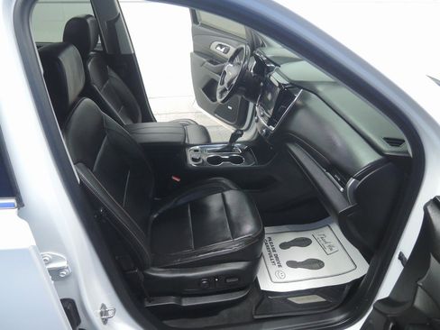 Used 2020 Chevrolet Traverse LT w/ LT Premium Package image 35