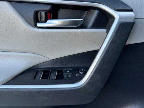 Used 2022 Toyota RAV4 XLE image 12