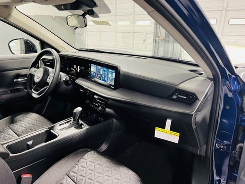 New 2026 Nissan Kicks SV image 32