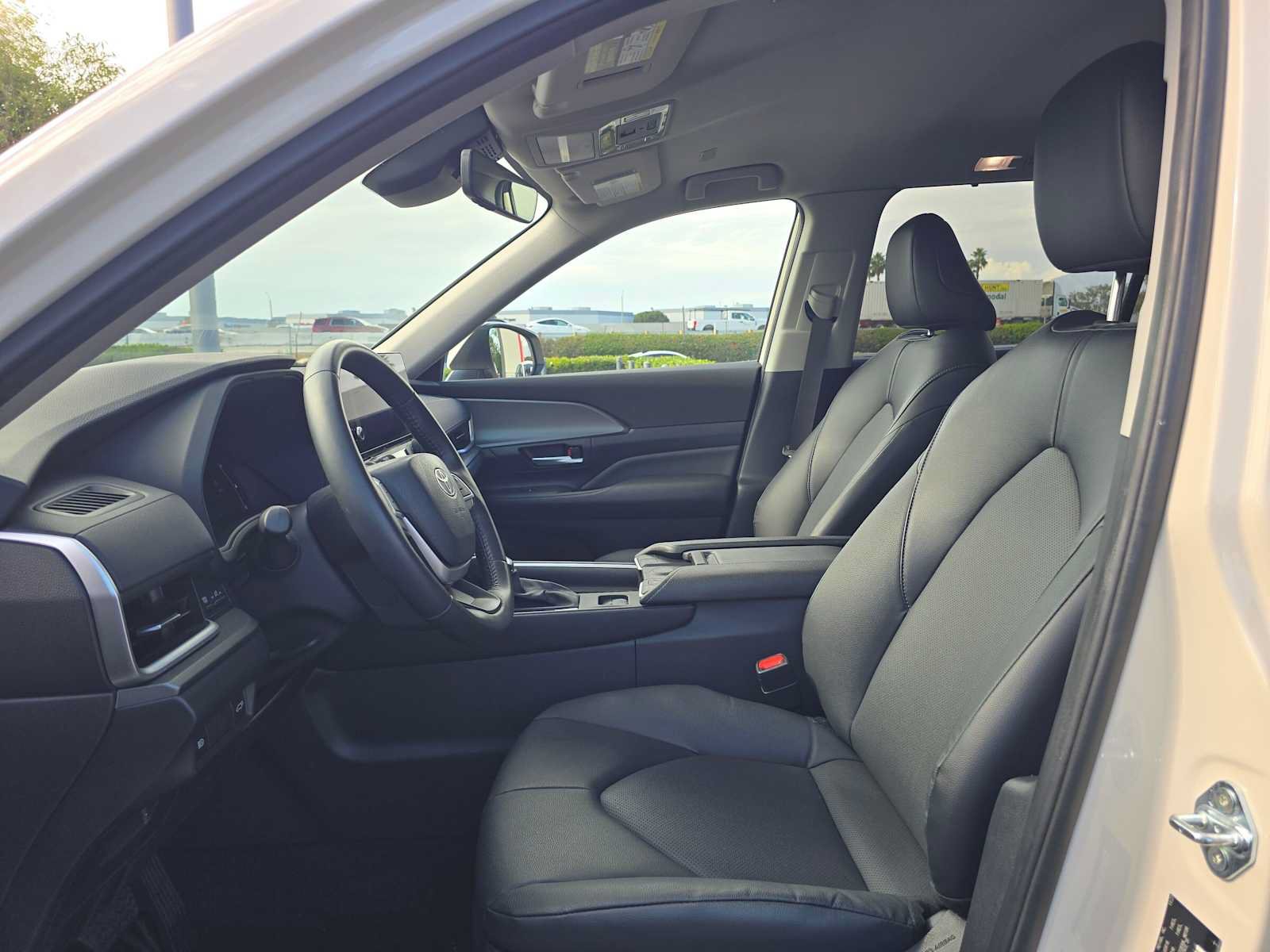 Certified 2024 Toyota Grand Highlander FWD image 22