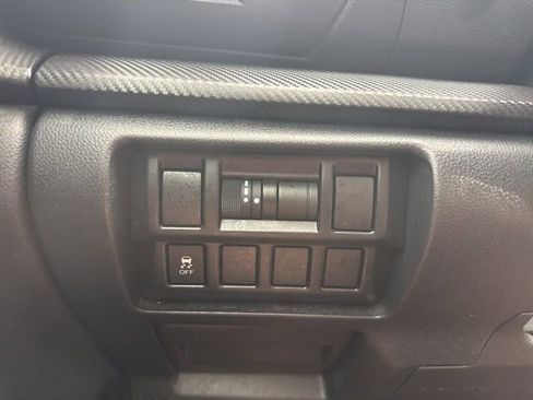 Used 2019 Subaru Crosstrek 2.0i AWD/4WD image 24