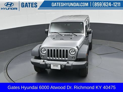 Used 2015 Jeep Wrangler Unlimited Rubicon w/ Max Tow Package AWD/4WD image 39