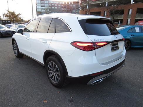 Used 2025 Mercedes-Benz GLC 300 4MATIC image 2