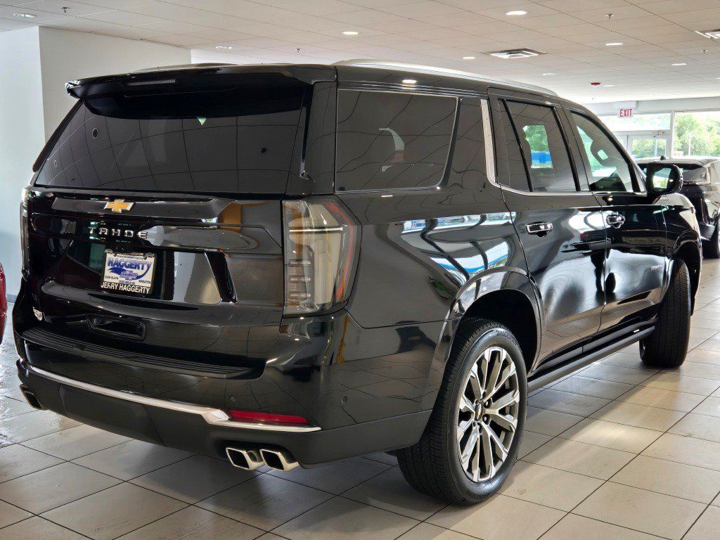 Used 2025 Chevrolet Tahoe High Country RWD image 13