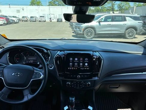 Used 2023 Chevrolet Traverse RS AWD/4WD image 7