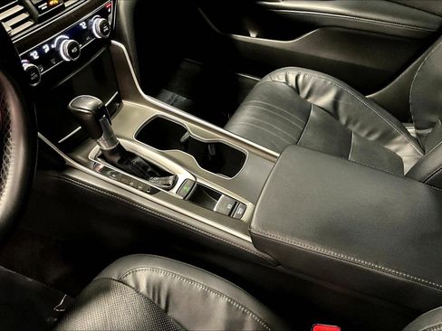 Used 2018 Honda Accord EX-L image 18