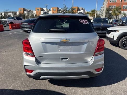 Used 2021 Chevrolet Trax LT w/ LT Convenience Package image 4