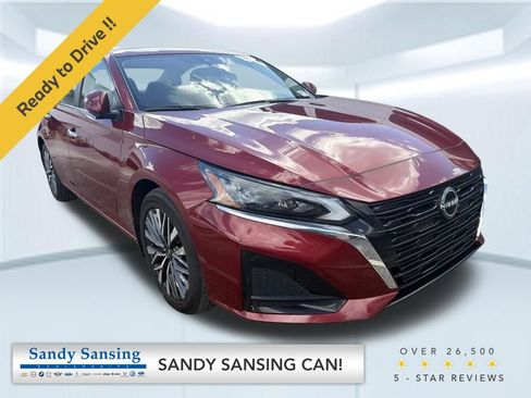Used 2023 Nissan Altima 2.5 SV w/ SV Premium Package FWD image 1