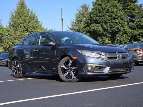 Used 2017 Honda Civic Touring image 2