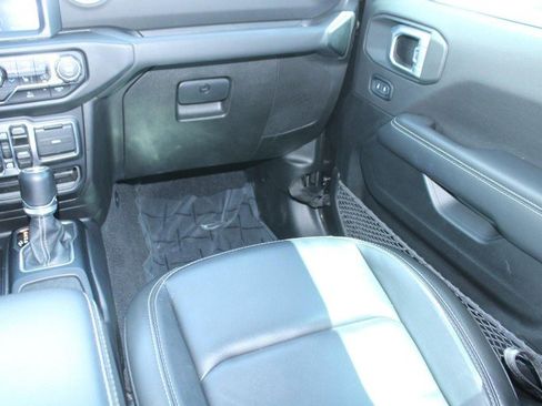 Used 2022 Jeep Wrangler Unlimited Sahara w/ Cold Weather Group image 17