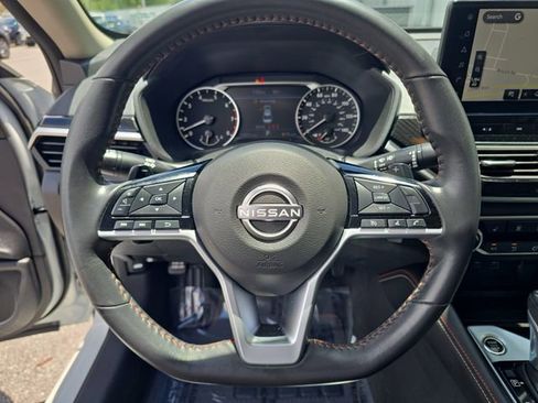 Used 2024 Nissan Altima 2.5 SR w/ SR Premium Package FWD image 25