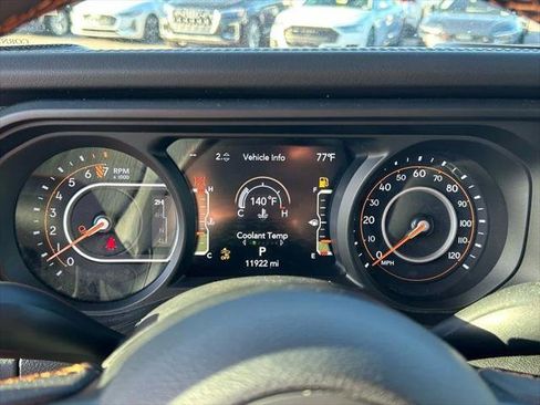 Certified 2025 Jeep Gladiator Mojave w/ Convenience Group AWD/4WD image 32