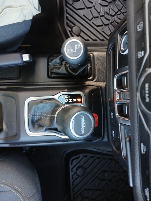 Used 2025 Jeep Gladiator Sport AWD/4WD image 39