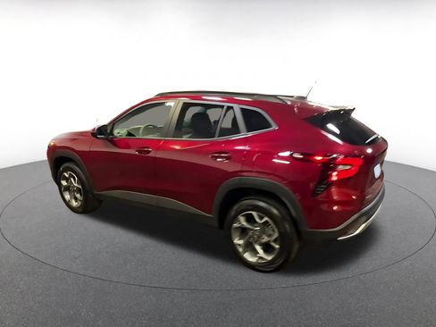 Used 2025 Chevrolet Trax LT image 10