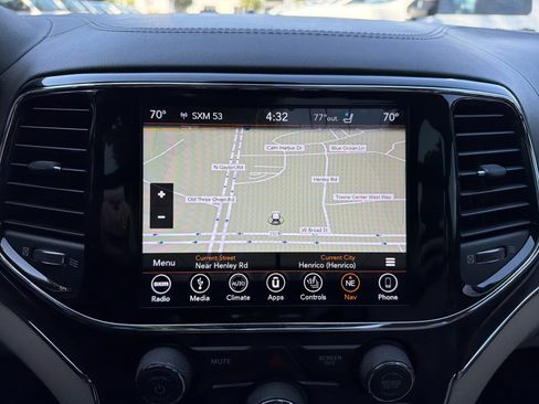 Used 2019 Jeep Grand Cherokee Overland AWD/4WD image 23