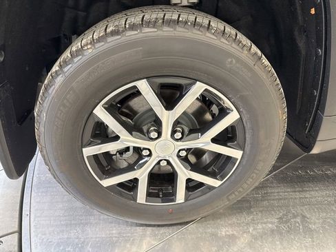 New 2025 Jeep Grand Cherokee L Limited w/ MOPAR Finishing Package image 8