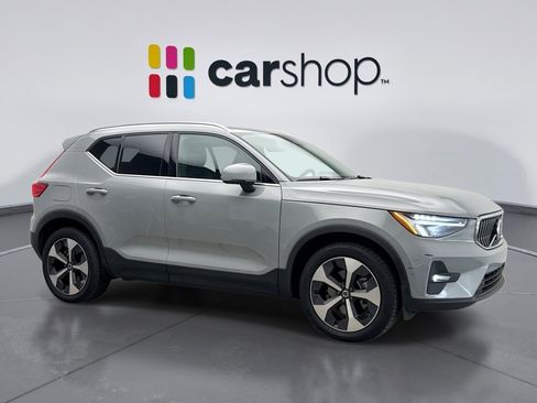 Used 2025 Volvo XC40 B5 Plus AWD/4WD image 7