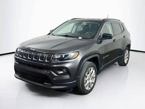 Used 2022 Jeep Compass Latitude AWD/4WD image 3