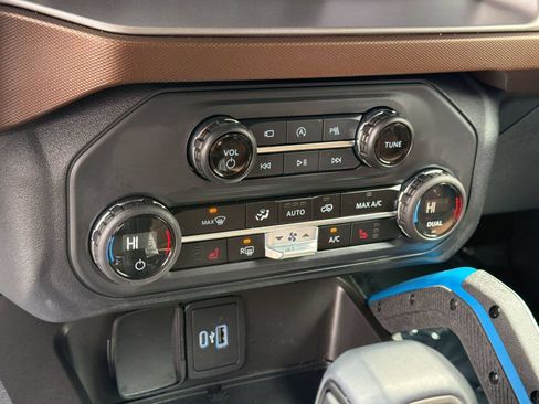 Used 2023 Ford Bronco Outer Banks AWD/4WD image 17