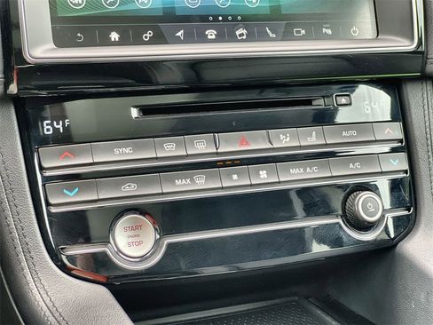 Used 2020 Jaguar F-PACE Prestige image 29