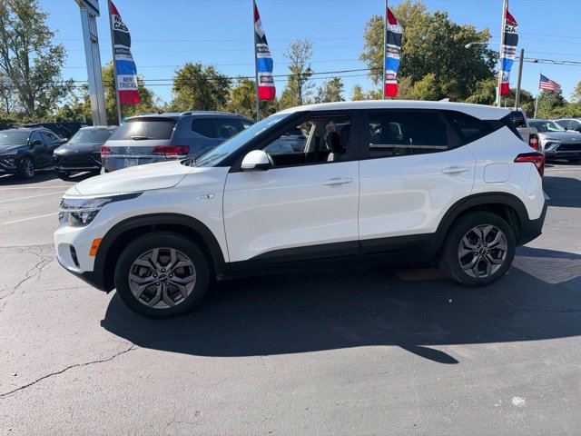 Used 2024 Kia Seltos LX AWD/4WD image 11