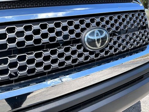 Used 2019 Toyota Tundra SR5 w/ SR5 Upgrade Package image 30