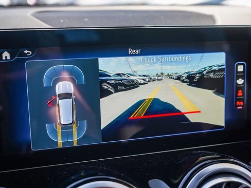 Used 2024 Mercedes-Benz EQB 300 4MATIC image 28