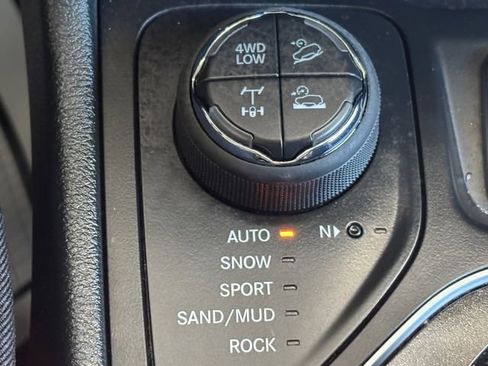 Used 2022 Jeep Cherokee Trailhawk w/ Trailer Tow Group AWD/4WD image 34