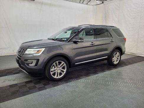 Used 2016 Ford Explorer XLT w/ Equipment Group 202A image 2