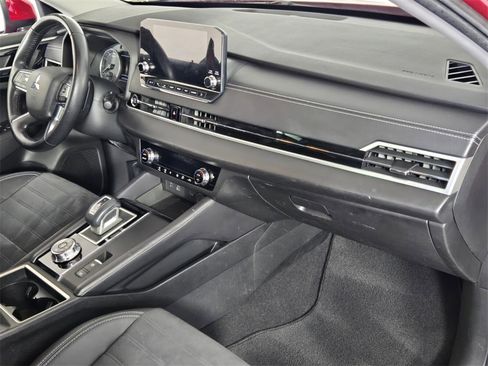 Used 2022 Mitsubishi Outlander SE image 14