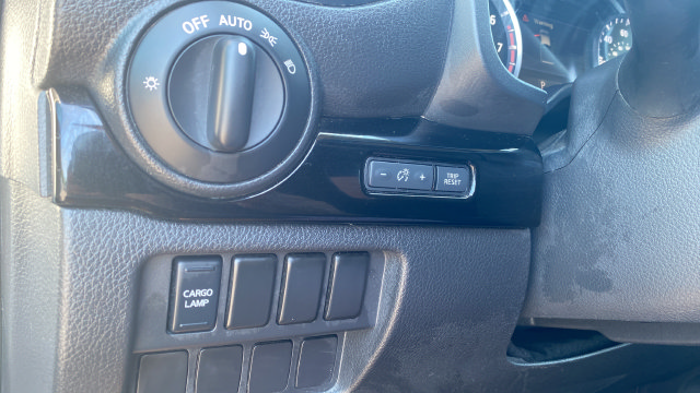 Used 2022 Nissan Titan SV AWD/4WD image 12