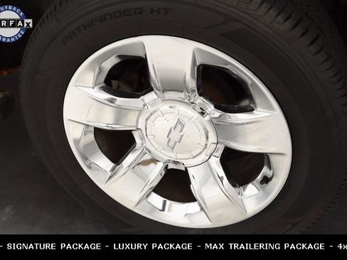 Used 2017 Chevrolet Suburban LT w/ LT Signature Package image 9