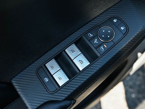 New 2025 Mitsubishi Outlander SE image 17