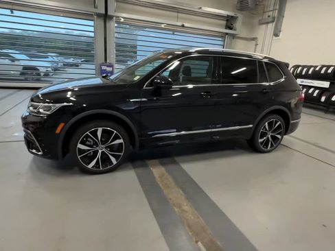 Certified 2024 Volkswagen Tiguan SEL R-Line AWD/4WD image 8